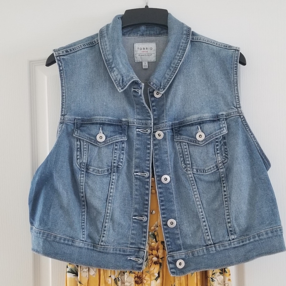 TORRID CROP DENIM VEST 2X NWOT